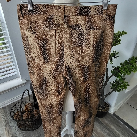 Lauren Ralph Lauren Snake Print Pants - Picture 6 of 11